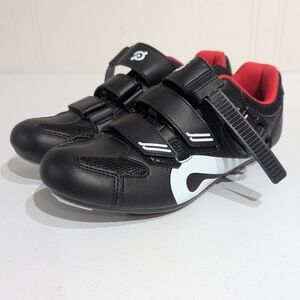 NWOT Peloton Cycling Shoes - size 37 - size 6 *No clip*